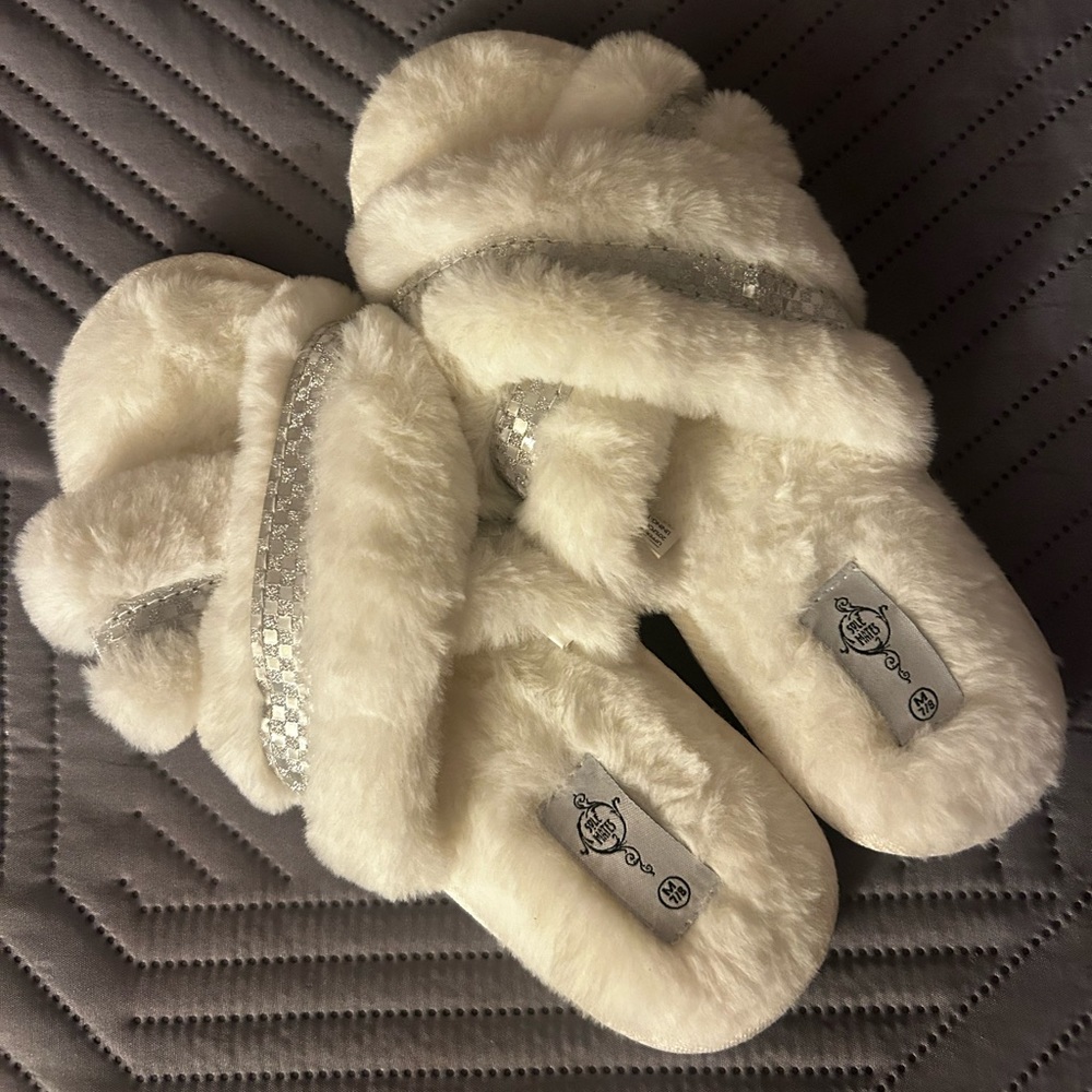 White fur slides